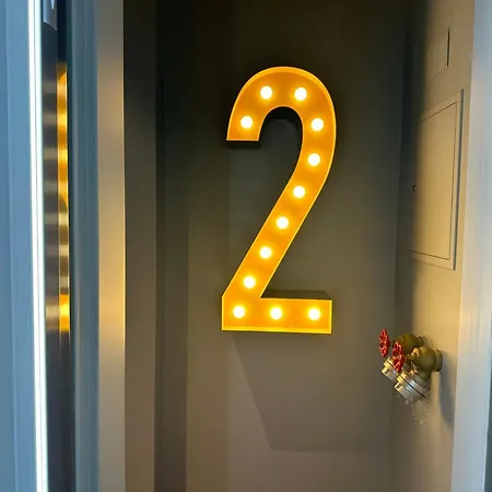 Center- 2 W Ac *