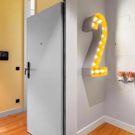 Center- 2 W Ac