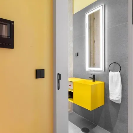 Center- 2 W Ac